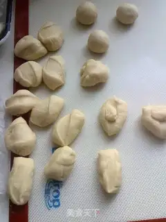 Make Christmas bread step 6