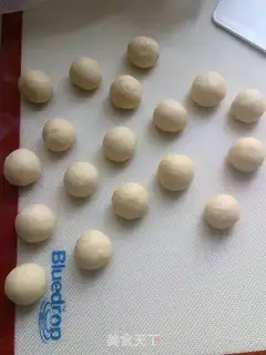 Make Christmas bread step 7