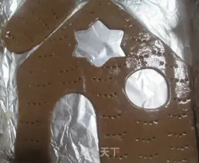 Make Christmas gingerbread house step 8