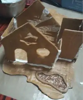 Make Christmas gingerbread house step 10