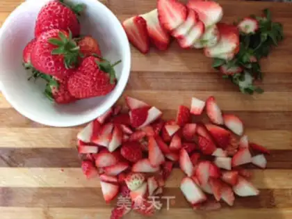 Make Strawberry birthday cake step 16