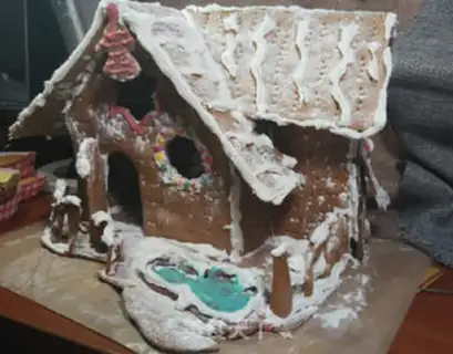 Make Christmas gingerbread house step 13