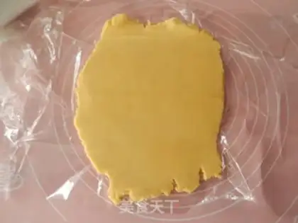 Make Christmas frosting cookies step 5