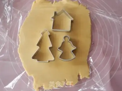 Make Christmas frosting cookies step 6