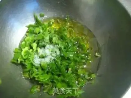 Make Onion bacon sandwich step 2