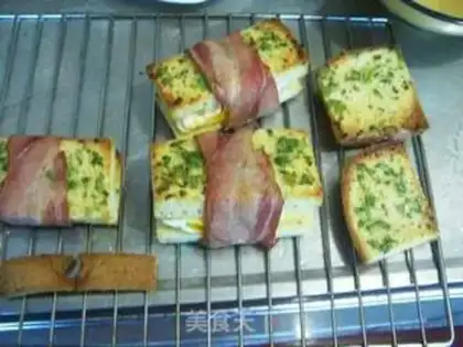 Make Onion bacon sandwich step 8