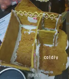Make Christmas gingerbread house step 11