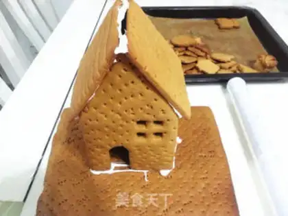 Make Christmas gingerbread house step 11