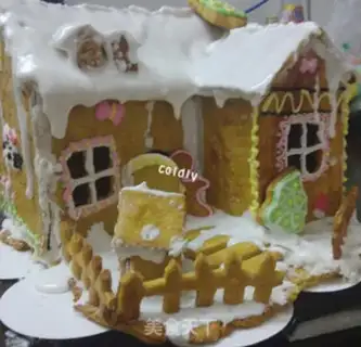 Make Christmas gingerbread house step 13