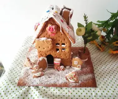 Make Christmas gingerbread house step 13