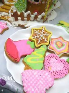 Make Christmas gingerbread house step 15