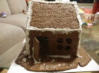 Make Christmas gingerbread house step 7