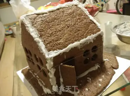 Make Christmas gingerbread house step 8