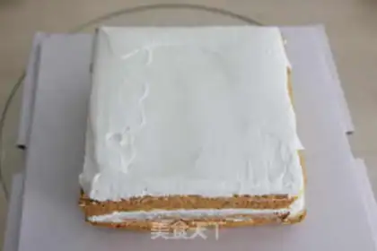 Make Christmas Strawberry Snowcake step 5