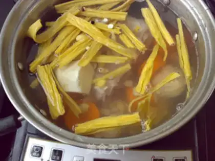 Make Silver apricot pig belly soup step 1