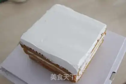 Make Christmas Strawberry Snowcake step 6