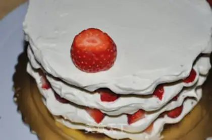 Make Christmas Snowman naked cake step 16