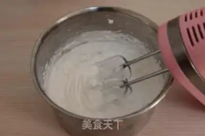 Make Christmas Strawberry Snowcake step 7