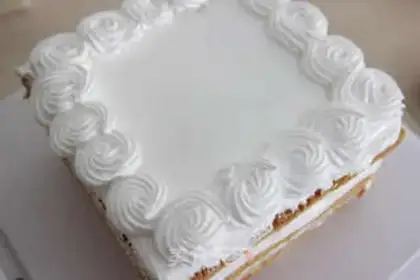 Make Christmas Strawberry Snowcake step 8