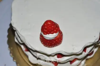 Make Christmas Snowman naked cake step 18