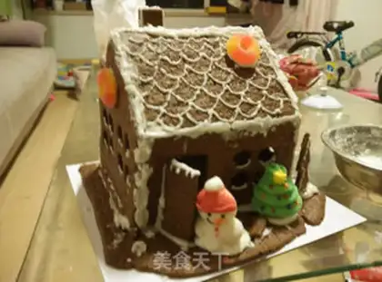 Make Christmas gingerbread house step 13