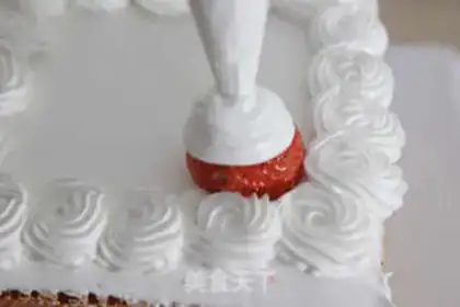 Make Christmas Strawberry Snowcake step 10