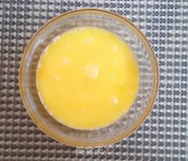Make Flamingos, fried eggs step 1