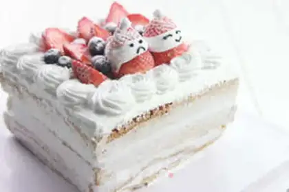 Make Christmas Strawberry Snowcake step 15