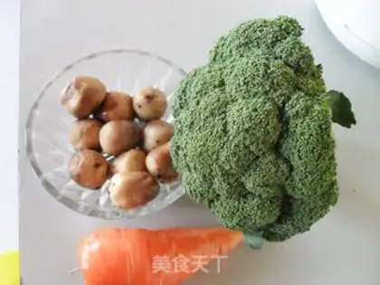 Make Straw mushrooms and broccoli step 0