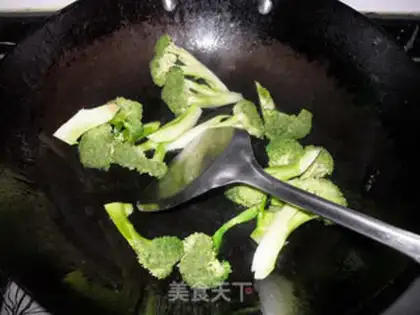 Make Straw mushrooms and broccoli step 5