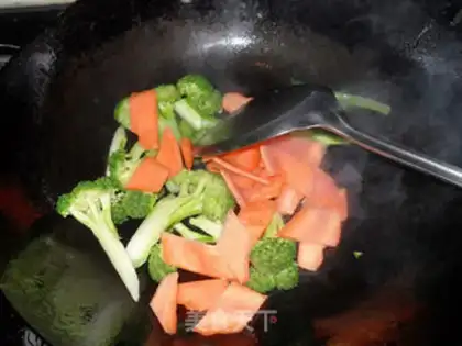 Make Straw mushrooms and broccoli step 6