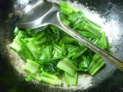 Make Eggs, fried oil step 5