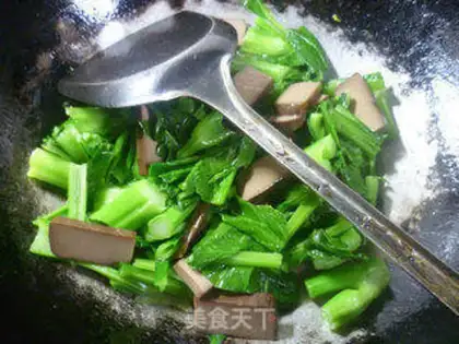 Make Eggs, fried oil step 6
