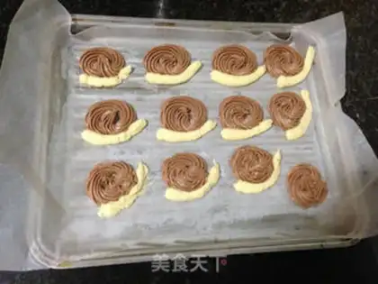 Make Snail cookies step 7
