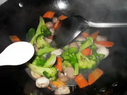 Make Straw mushrooms and broccoli step 9