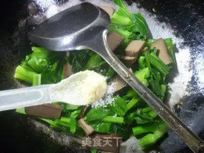 Make Eggs, fried oil step 8