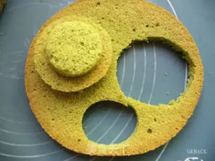 Make Christmas tree cake step 14