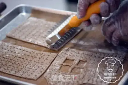Make Gingerbread house step 4