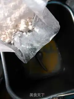 Make Bread machine raisin toast step 1