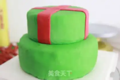 Make Christmas candy cake step 21
