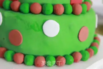 Make Christmas candy cake step 23