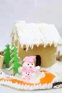 Make Christmas gingerbread house step 13
