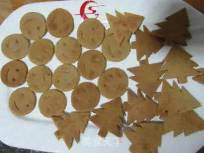Make The red sugar cookie house step 15