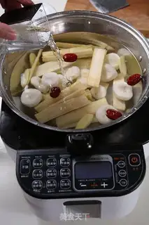 Make Sugar cane horse hoof water step 1