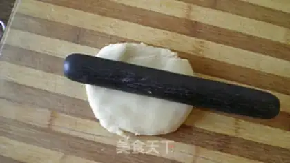 Make Squeaky horse hoof step 2