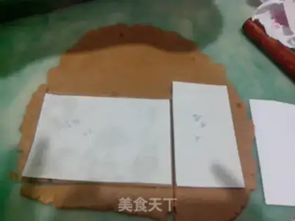 Make Christmas gingerbread house step 7