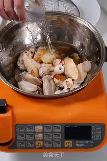 Make Plum-cup chicken wings step 1