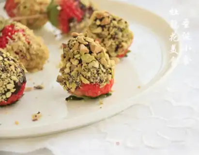 Make Chocolate strawberries and cedars step 5