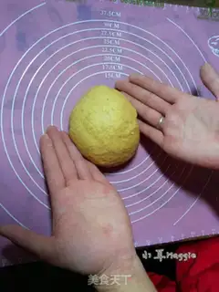 Make All-Mike Christmas bouquet step 8