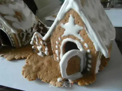 Make The red sugar cookie house step 26